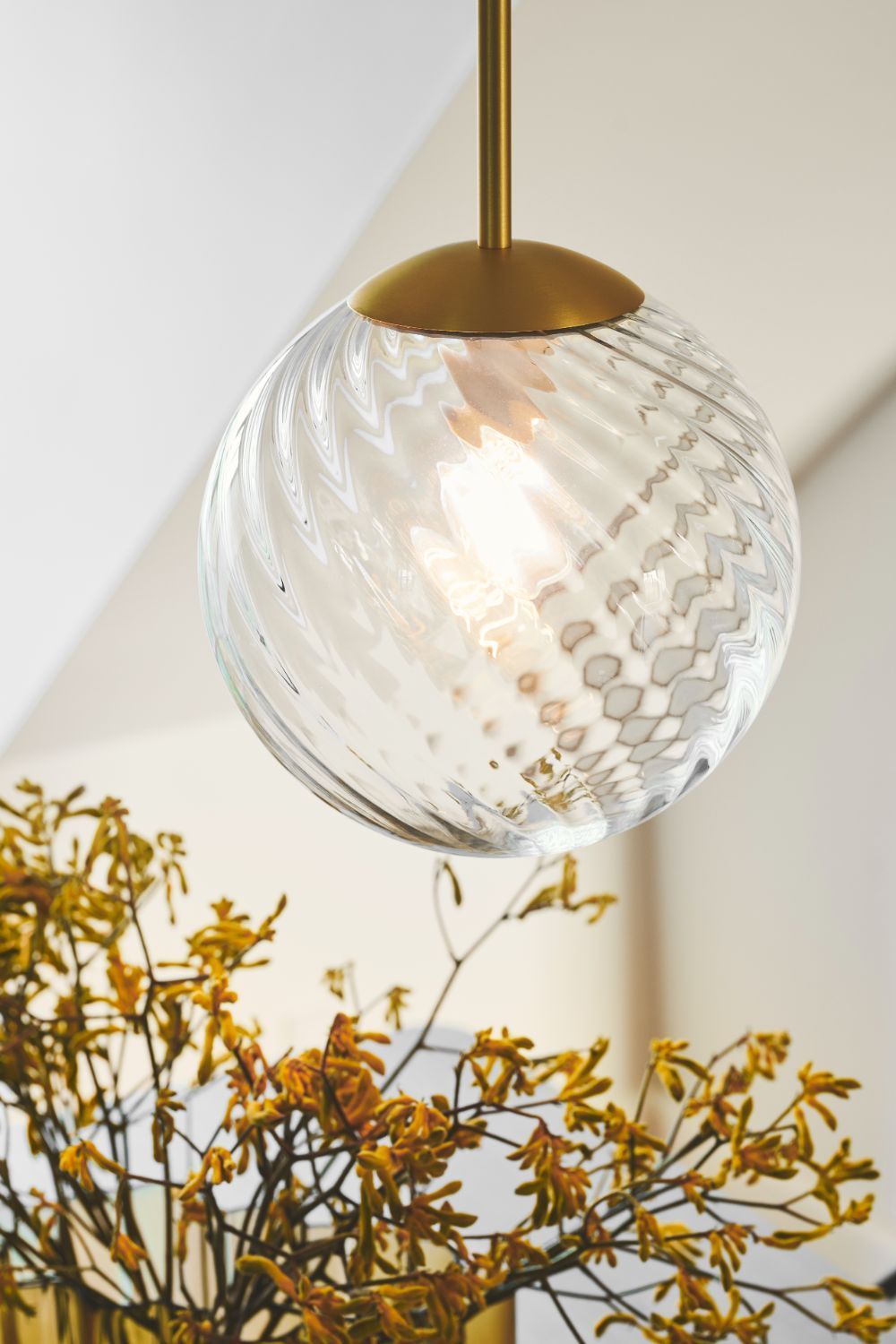 Złota, duża lampa wisząca Chisell 25