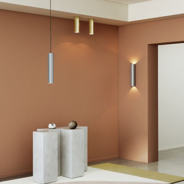 Złota lampa sufitowa Hashira 250 o geometrycznym kształcie