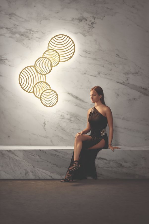 Złota lampa sufitowa lub kinkiet Collage z ażurowymi kloszami i oświetleniem LED