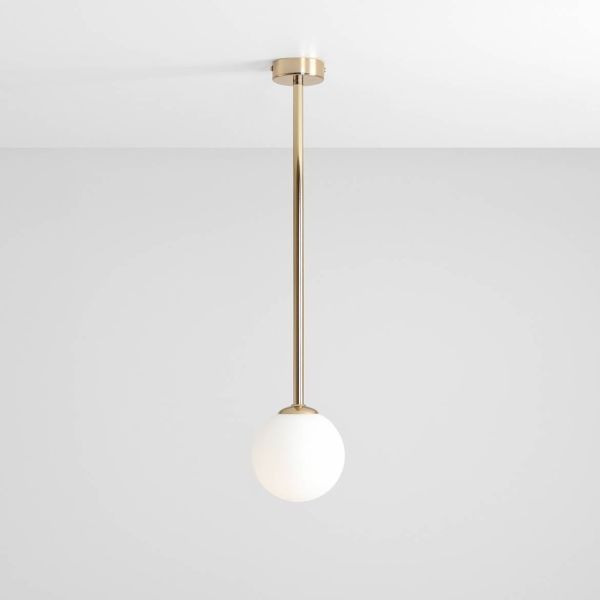 Złota lampa sufitowa Pinne M ze szklaną kulą