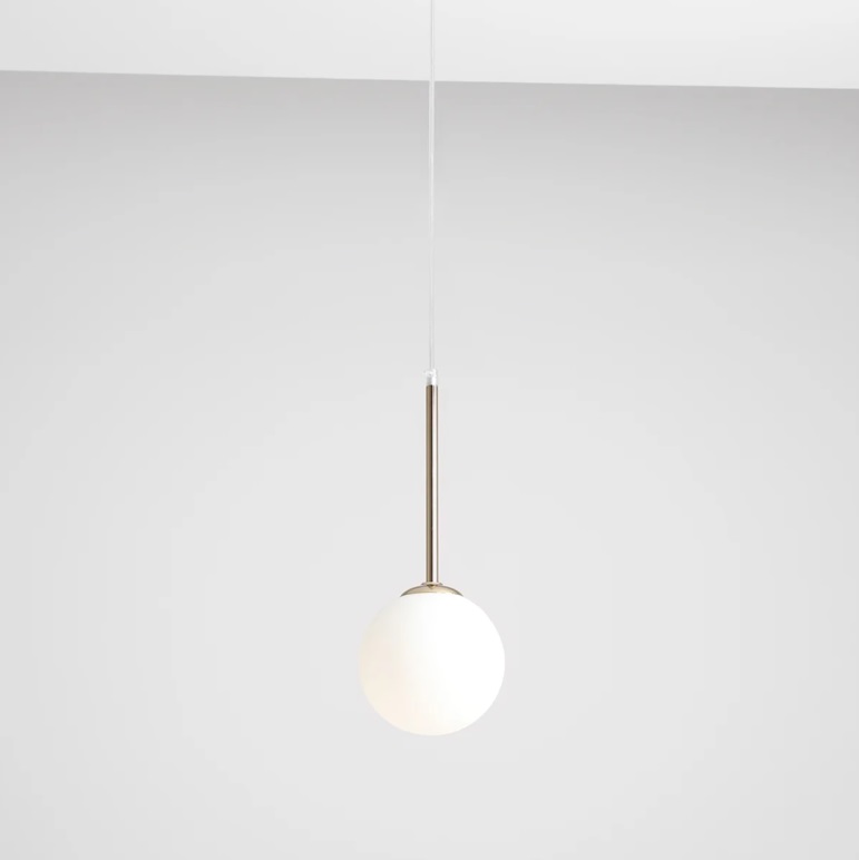 Złota wisząca lampa Bosso XS z kloszem z mlecznego szkła