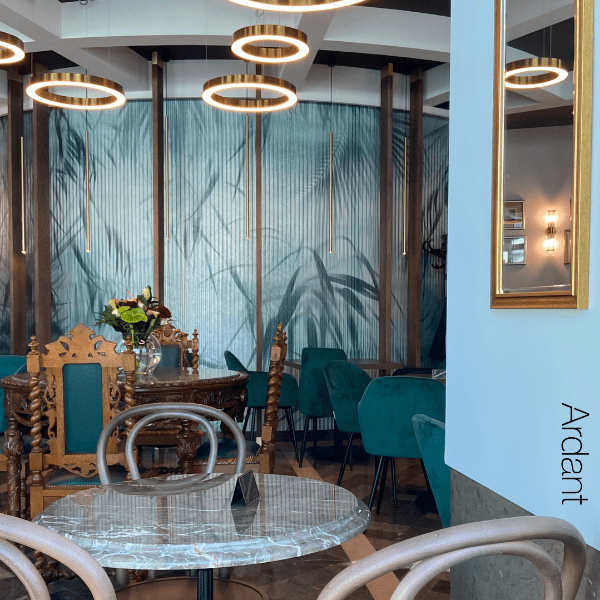 Złota wisząca lampa Circle z trzema pierścieniami w rozmiarach 80, 60 i 40