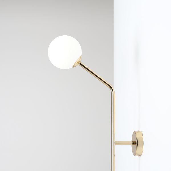 Złoty kinkiet lub lampa sufitowa Pure Vertical z dwoma szklanymi kloszami