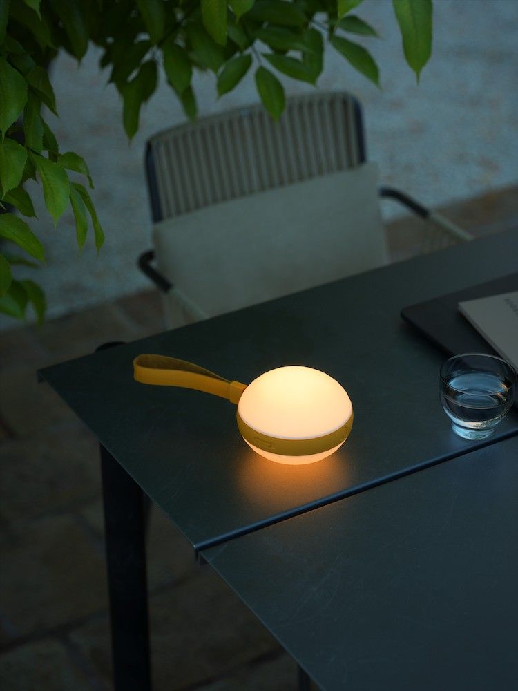 Żółta przenośna lampka Bring To-Go S