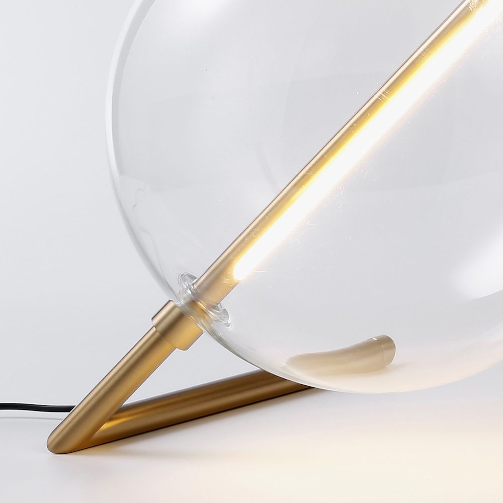 Złota lampa stołowa Amore z oświetleniem LED