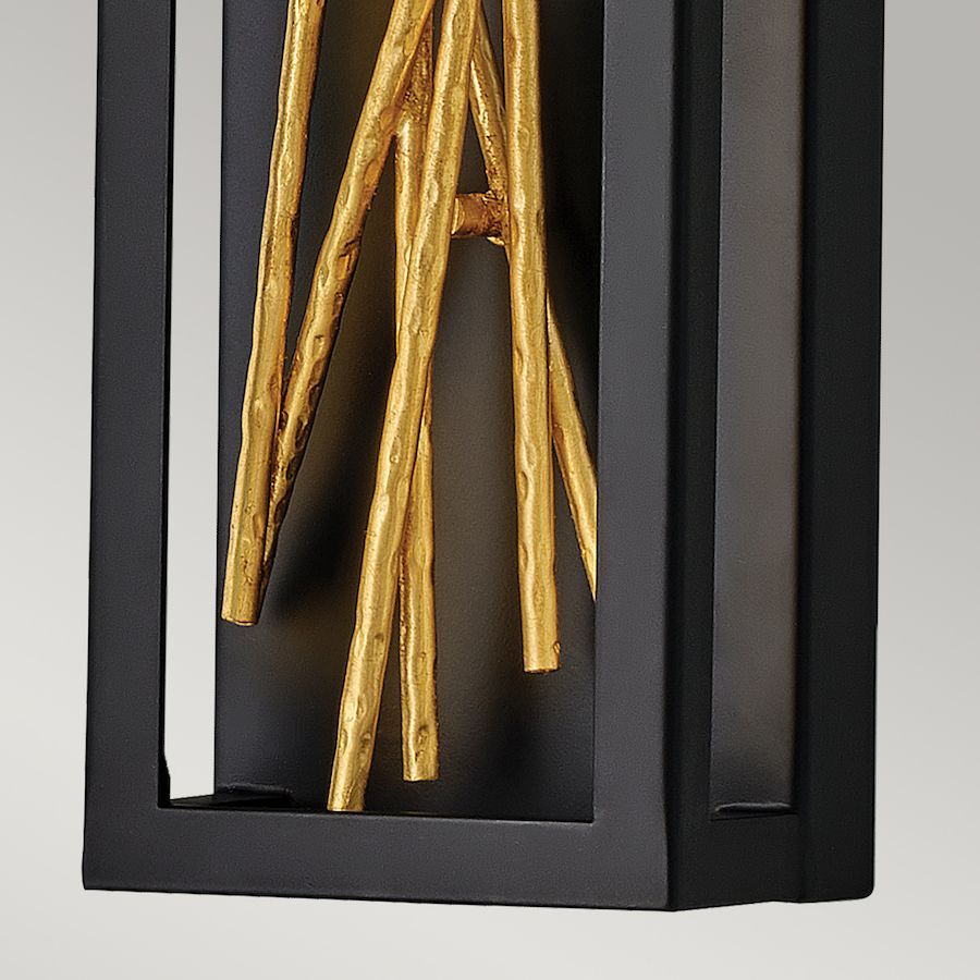 Nowoczesny kinkiet LED Styx z czarną oprawą i złotymi detalami