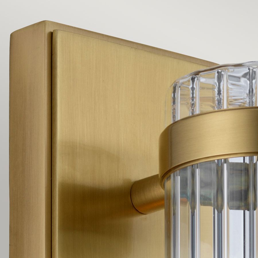 Kinkiet Wellington w kolorze starego mosiądzu z jednym źródłem światła i klasą szczelności IP44