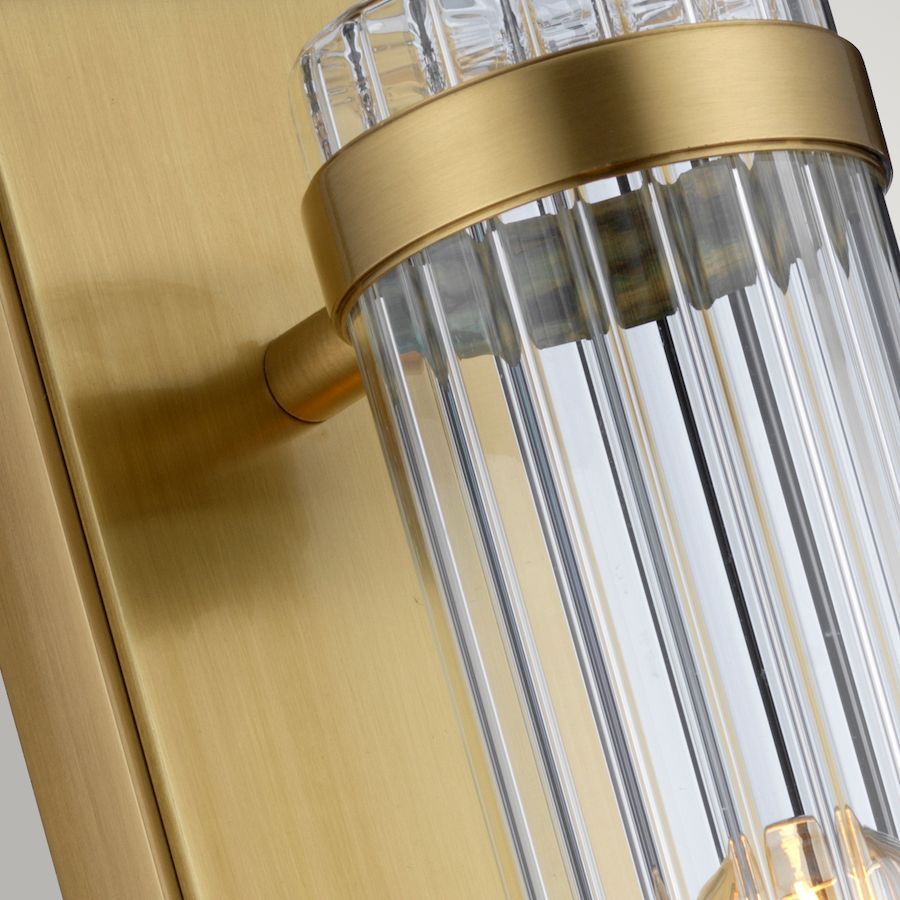 Kinkiet Wellington w kolorze starego mosiądzu z jednym źródłem światła i klasą szczelności IP44