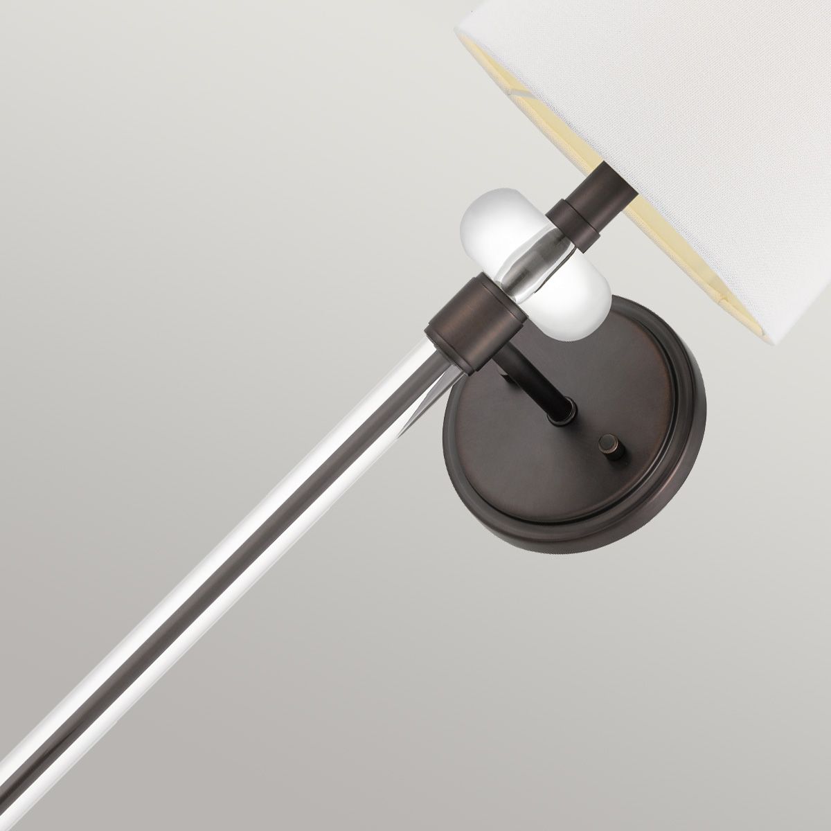 Brązowy kinkiet Barbour z jasnym abażurem