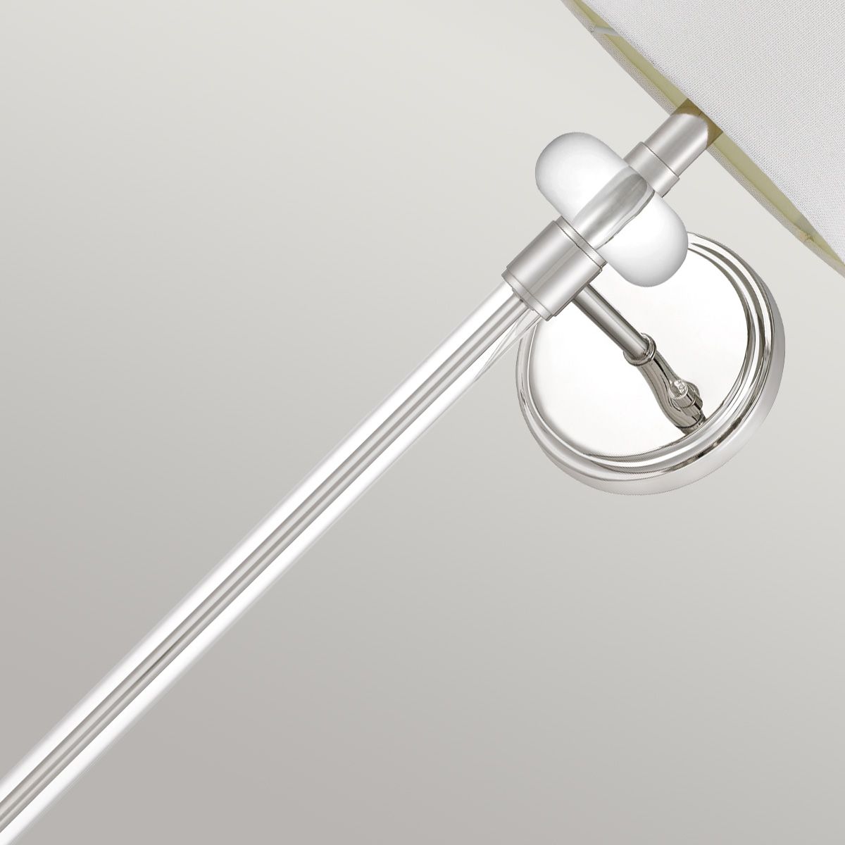 Srebrny kinkiet Barbour z jasnym abażurem