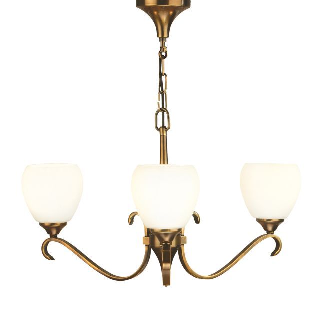 Żyrandol Columbia od Interiors z trzema żarówkami i kloszami z mlecznego szkła