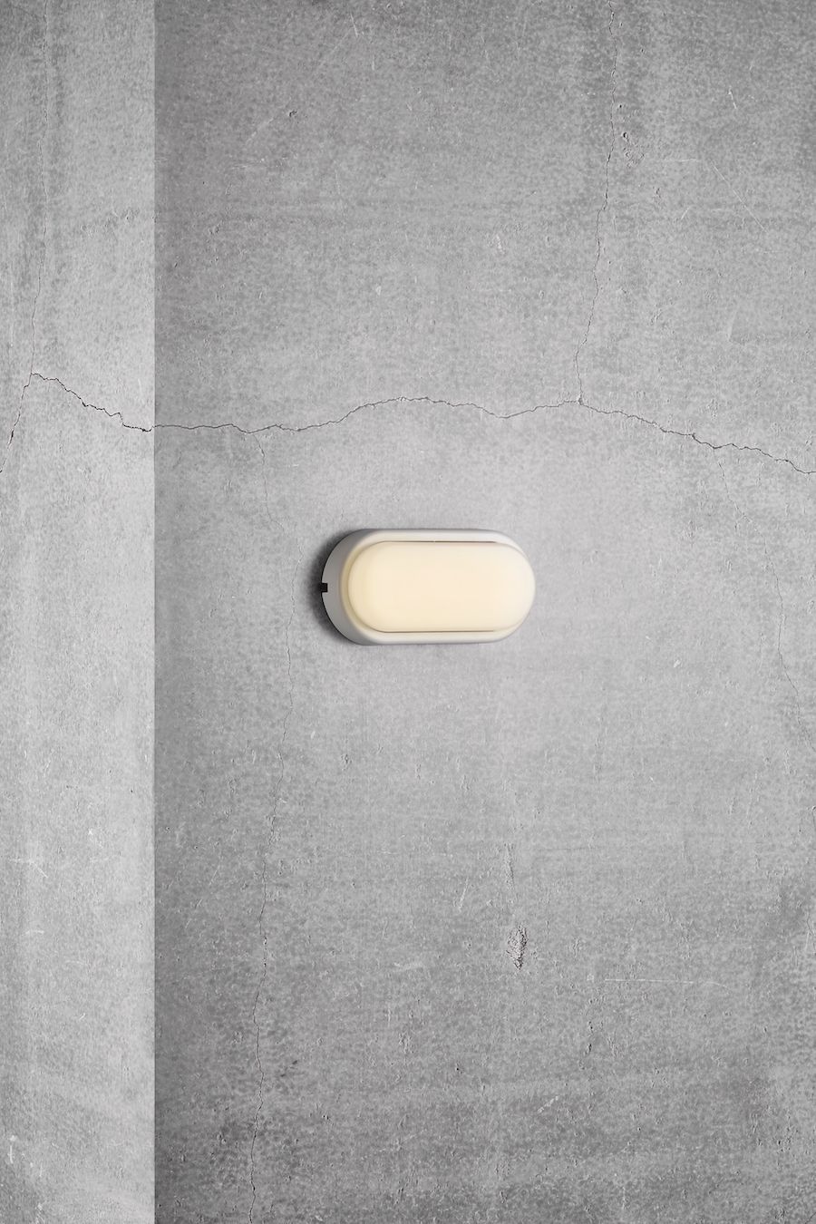 Zewnętrzna lampa ścienna Cuba Bright Oval o jasności 700 lm i klasie szczelności IP54