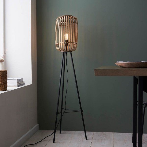 Lampa stojąca Mathias z bambusowym kloszem idealna do salonu