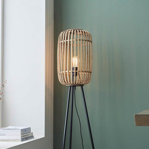 Lampa stojąca Mathias z bambusowym kloszem idealna do salonu