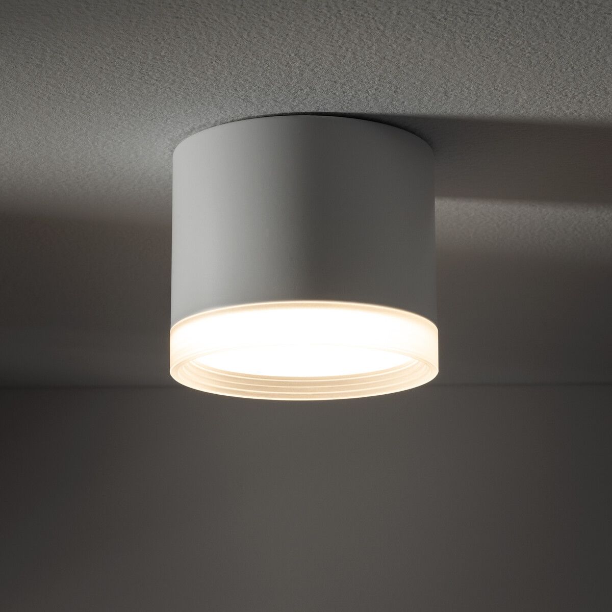 Biała sufitowa lampa Silba idealna do przedpokoju