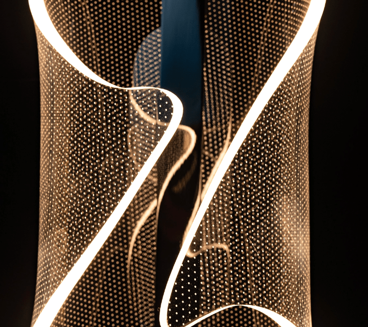 Kinkiet Velo z designerskiego szkła w srebrnym wykończeniu