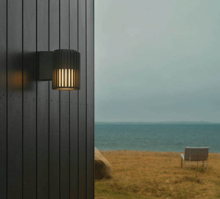 Nowoczesny antracytowy kinkiet Aludra od Nordlux o klasie szczelności IP54