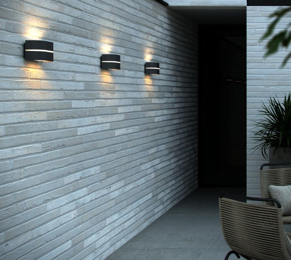 Nowoczesna zewnętrzna lampa ścienna Sibelis w antracytowym kolorze z klasą szczelności IP44