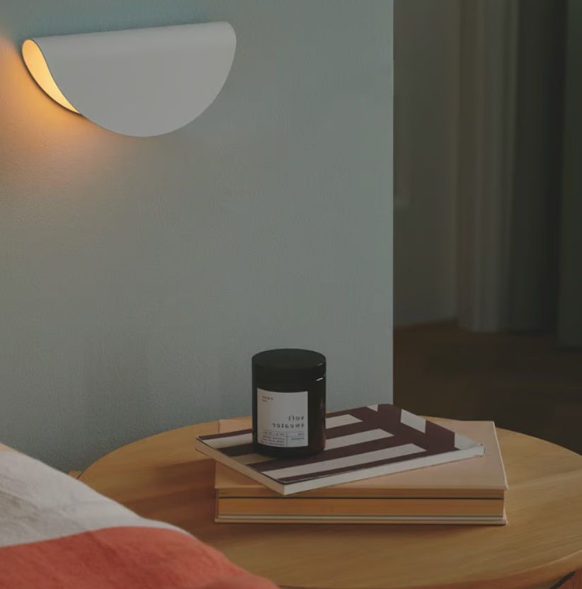 Kinkiet w stylu retro Model 2110 od Nordlux z białym metalowym kloszem