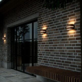 Brązowy metaliczny kinkiet zewnętrzny Sibelis o klasie szczelności IP44