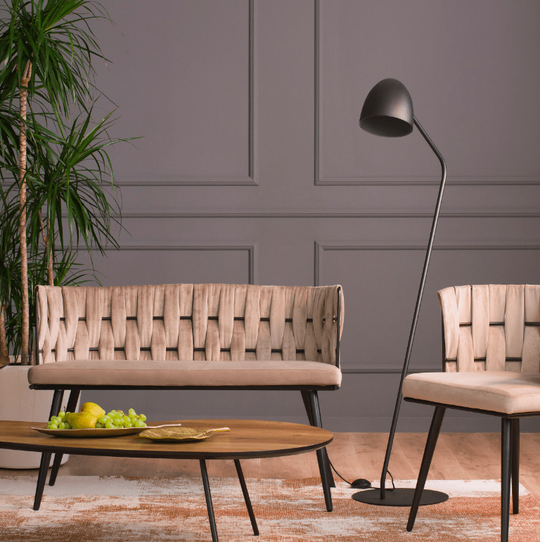 Czarna stojąca lampa Soho TK loft – idealna nad sofę i fotel