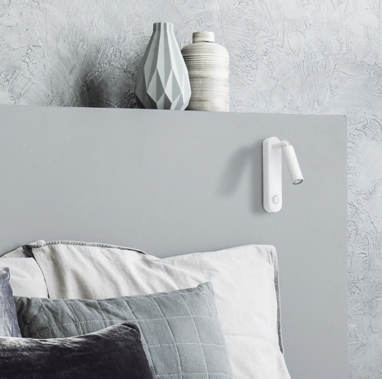 Elegancki, biały kinkiet Enzo Long TK z możliwością regulacji, idealny do sypialni