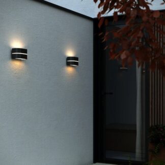 Czarny zewnętrzny kinkiet Sibelis o klasie szczelności IP44