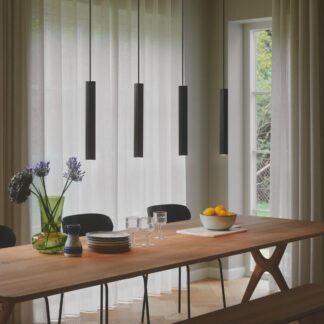 Lampa Vico z czterema czarnymi, wiszącymi tubami