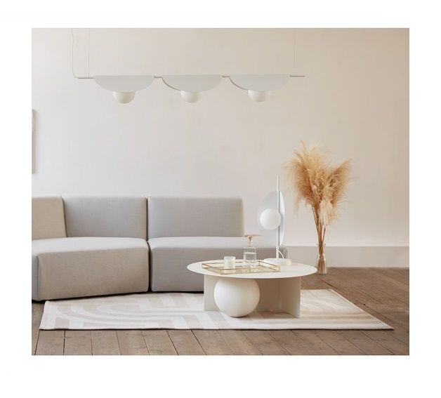 Podłużna wisząca lampa Sallo C z trzema białymi kulami