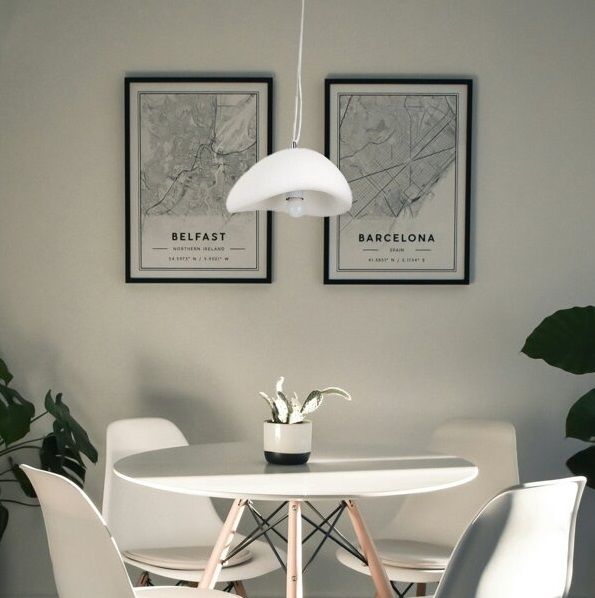 Wisząca lampa Stone 40 w białym kolorze inspirowana stylem wabi-sabi