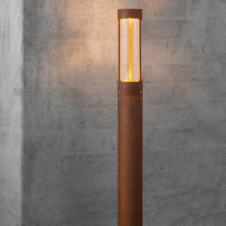 Stojąca lampa ogrodowa Helix ze stali kortenowskiej o rdzawym wykończeniu