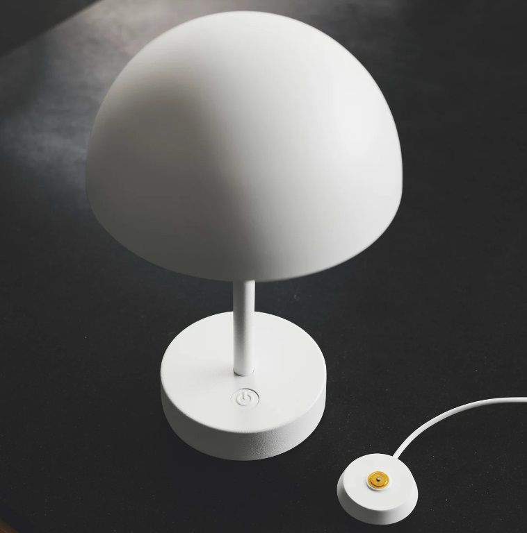 Przenośna, biała lampa stołowa Ellen To-Go MINI na baterie
