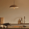 Wisząca lampa Versale 35 w odcieniu cappuccino od DFTP