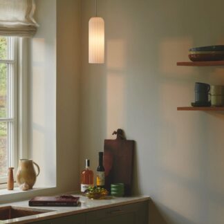 Wisząca lampa Miella z żłobionym szklanym kloszem