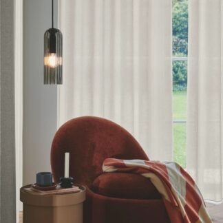 Lampa Miella to stylowe połączenie dymionego, ryflowanego szkła i eleganckiego designu