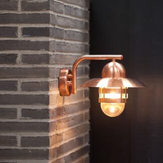 Miedziana lampa ścienna Nibe do użytku zewnętrznego od Nordlux, odporna na warunki atmosferyczne (IP54)