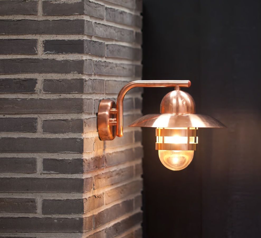 Miedziana lampa ścienna Nibe do użytku zewnętrznego od Nordlux, odporna na warunki atmosferyczne (IP54)