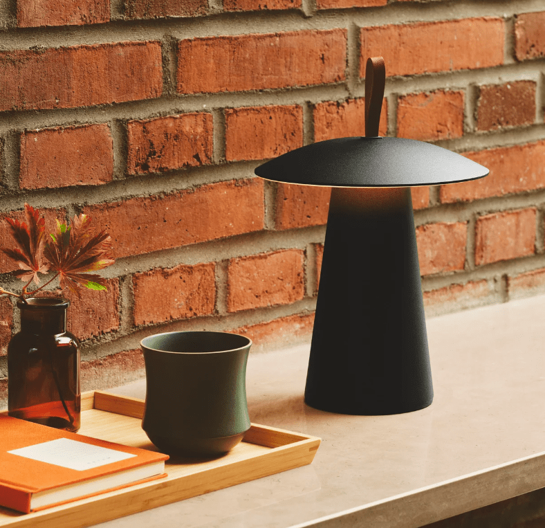 Czarna lampa stołowa Ara 2 To-Go od Nordlux – nowoczesny, ulepszony model