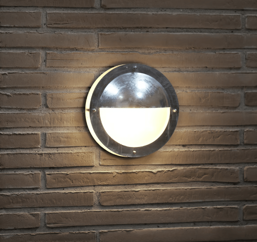 Srebrny, galwanizowany kinkiet elewacyjny Malte o stopniu ochrony IP54