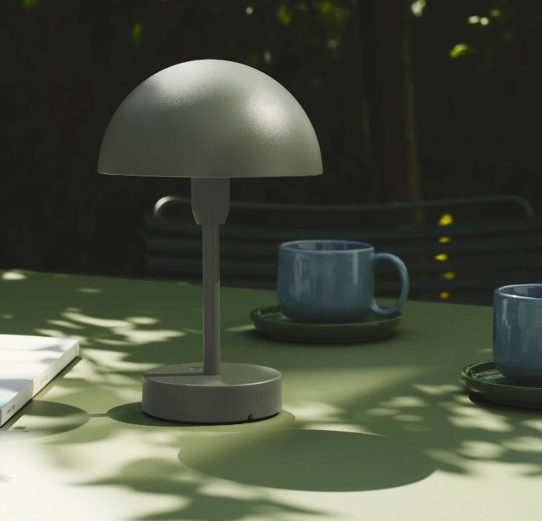 Mała przenośna lampka Ellen To-Go z wbudowanym akumulatorem w kolorze zielonym