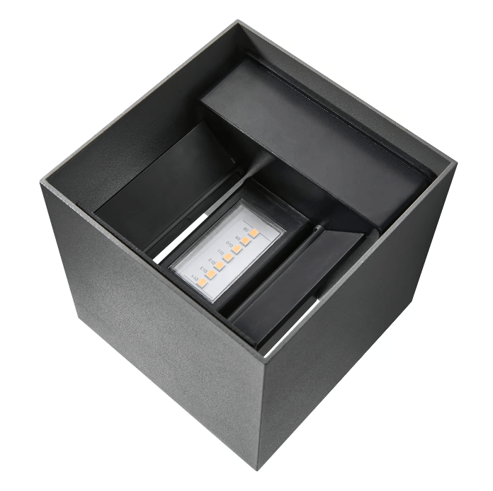 Aluminiowy kinkiet zewnętrzny Milda Kubi w kolorze antracytowym, posiadający klasę szczelności IP44