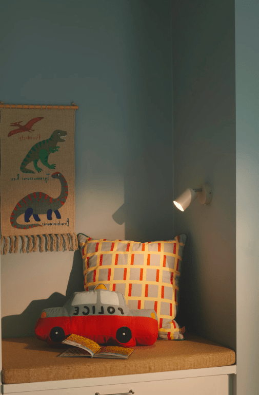 Beżowy kinkiet Explore o minimalistycznym wzornictwie