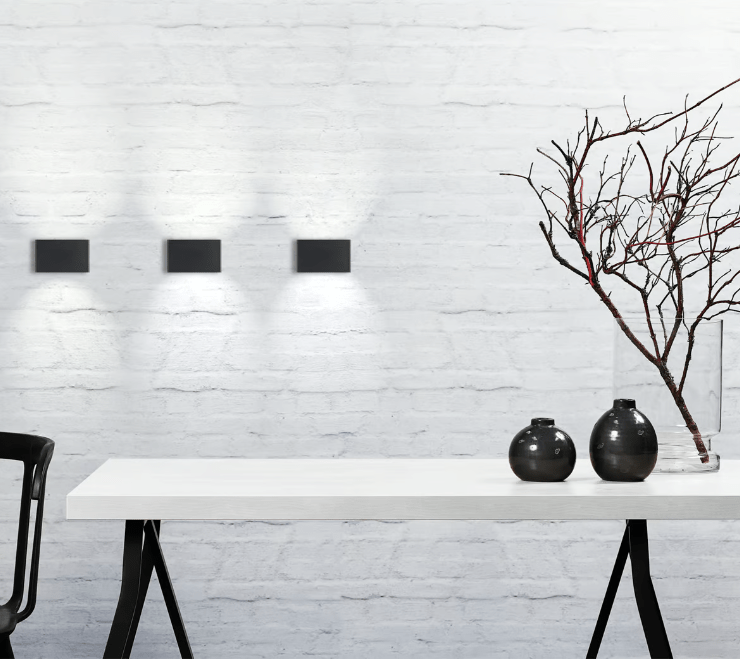 Czarny, minimalistyczny kinkiet LED Nene o klasie szczelności IP54