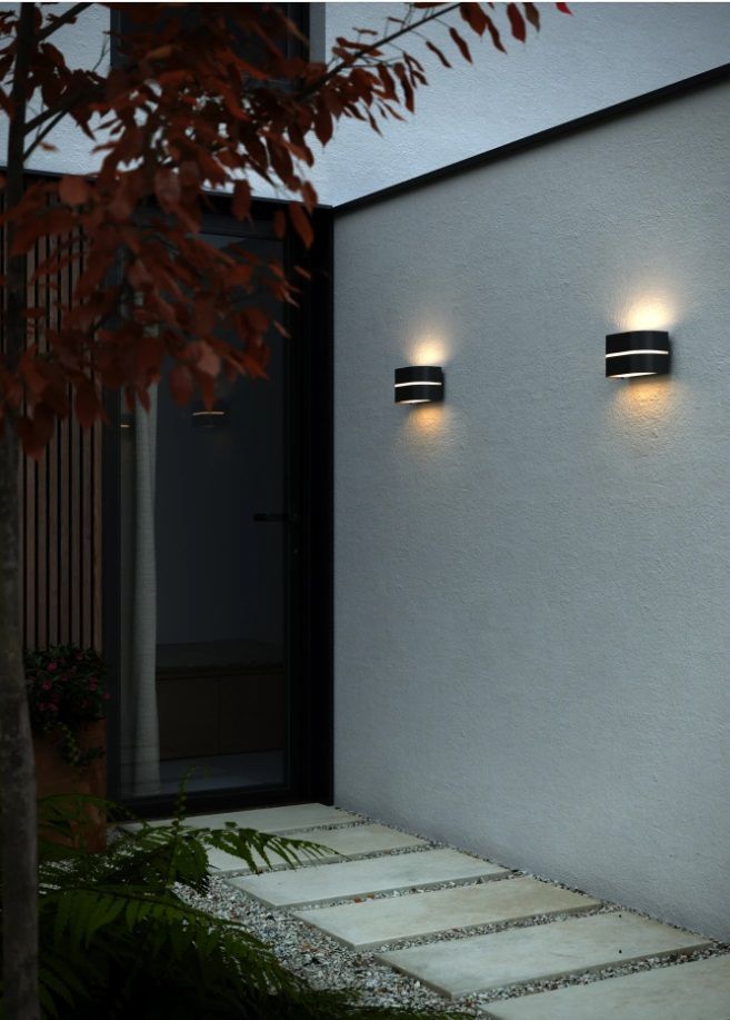 Czarny zewnętrzny kinkiet Sibelis o klasie szczelności IP44