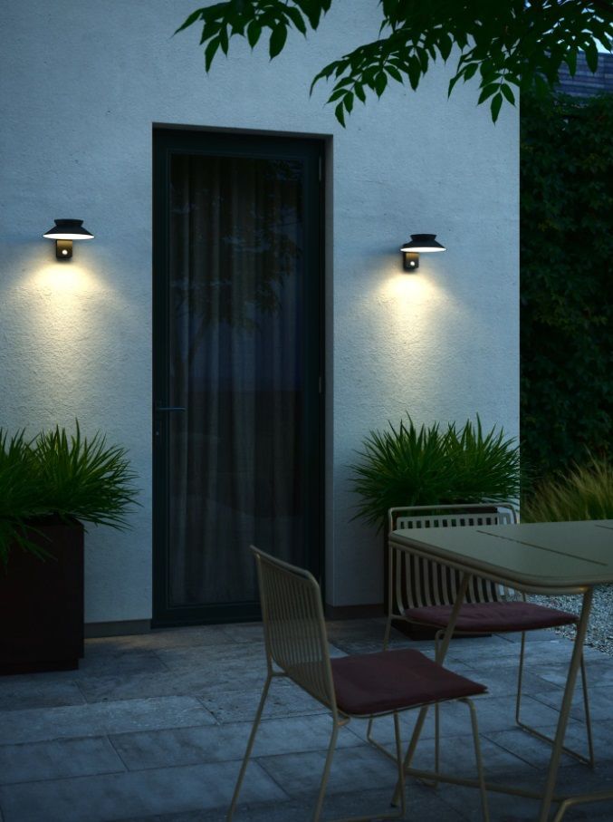 Czarny zewnętrzny kinkiet solarny Justina od Nordlux o klasie szczelności IP44