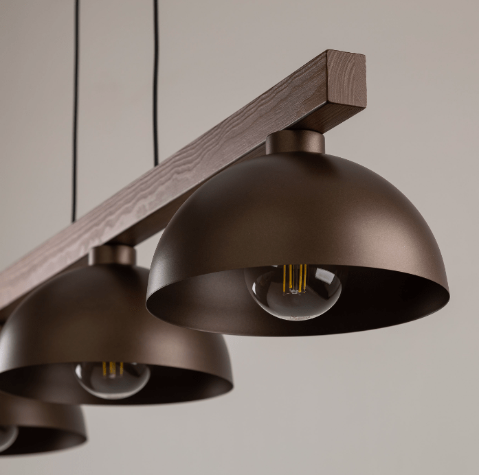 Elegancka drewniana lampa wisząca Oslo w kolorze brązowym z trzema punktami świetlnymi