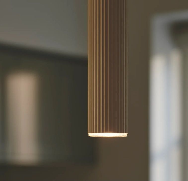 Karbowana, beżowa lampa wisząca Vico w kształcie tuby