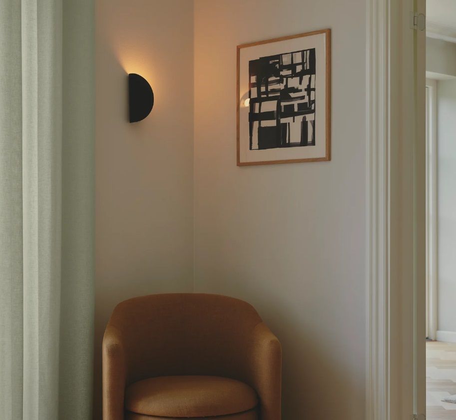 Kinkiet Nordlux Model 2110 w klasycznym czarnym stylu retro