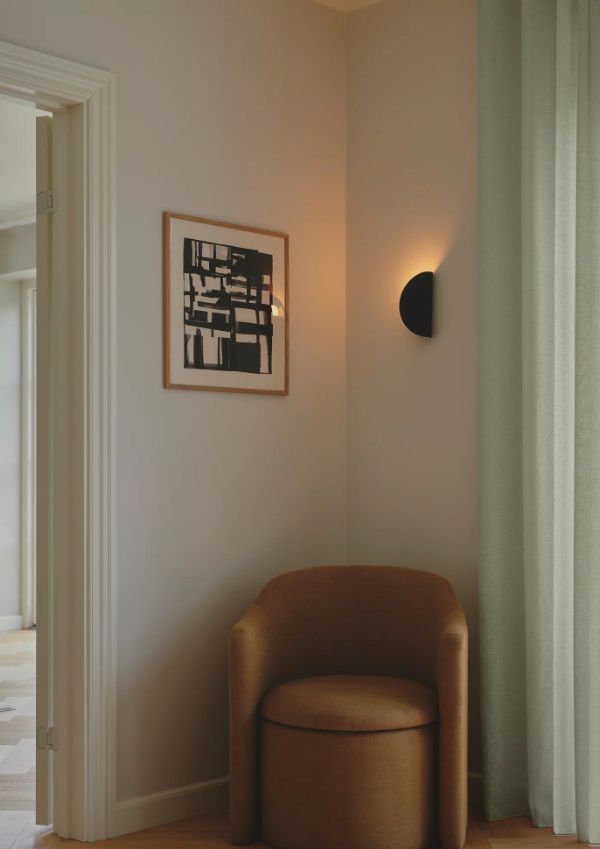 Kinkiet Nordlux Model 2110 w klasycznym czarnym stylu retro