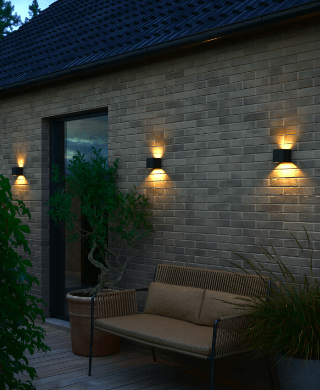 Kwadratowy kinkiet zewnętrzny Milda Kubi od Nordlux, wykonany z aluminium, o klasie szczelności IP44